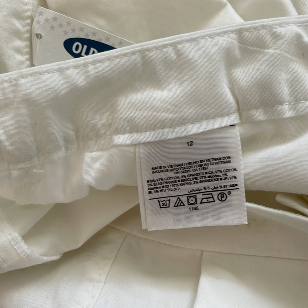 NWT Old Navy Shorts - Picture 3 of 4